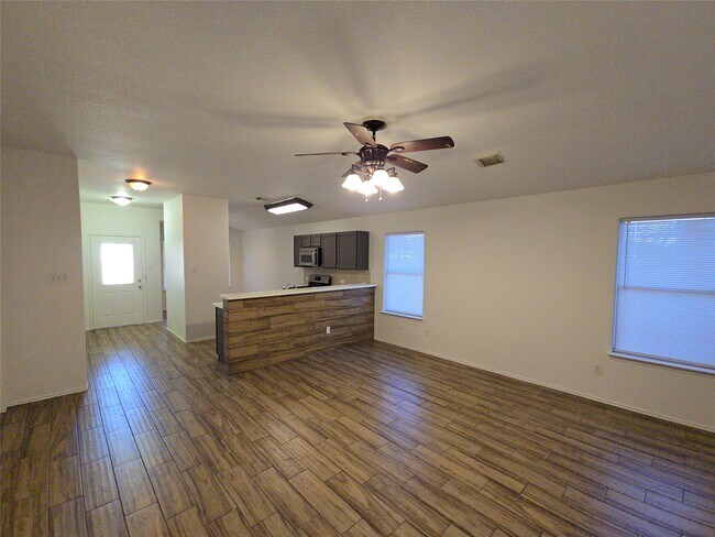 Foto del edificio - 5006 Mill Creek Dr