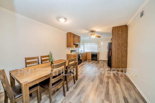 Building Photo - 5986 Sky Meadow St