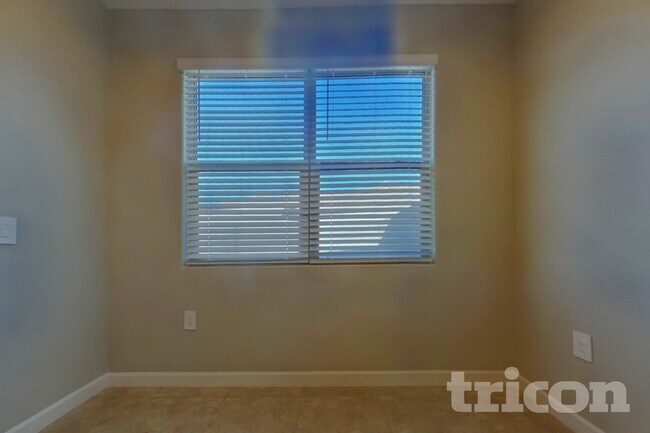 Foto del edificio - 30033 W Cheery Lynn Rd