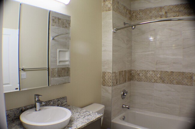 Foto del edificio - Newer 2 bed / 2 bath Bison Cove Condo