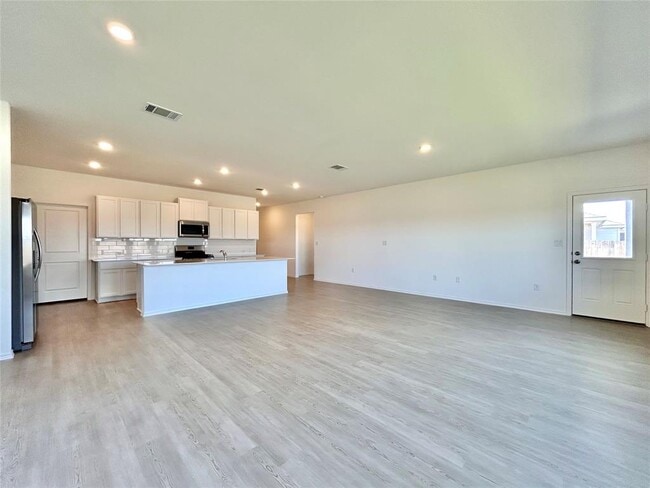 Building Photo - 519 Vantage Dr