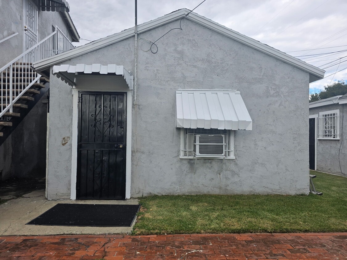 Primary Photo - 220 S Pannes Ave