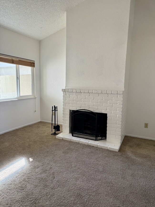 Building Photo - 9435 Maria Way