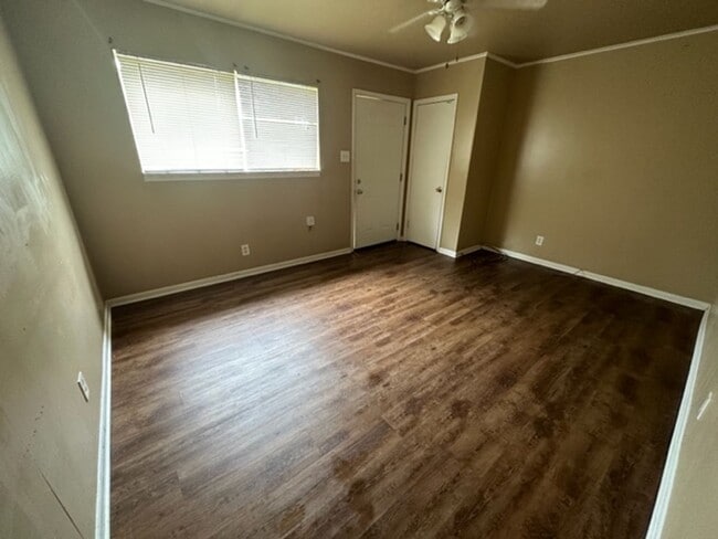 Building Photo - 3 Bed, 1 Bath Bossier Home