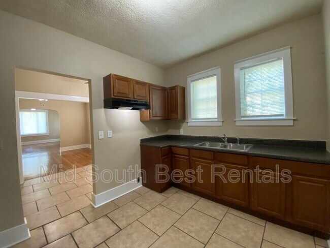 Foto del edificio - 1930 Foster Ave