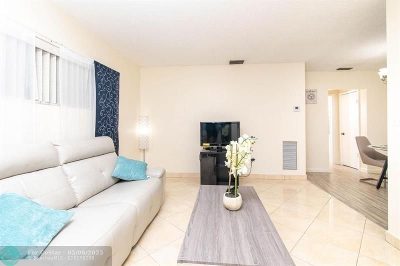 Foto del edificio - 6305 SW 18th St