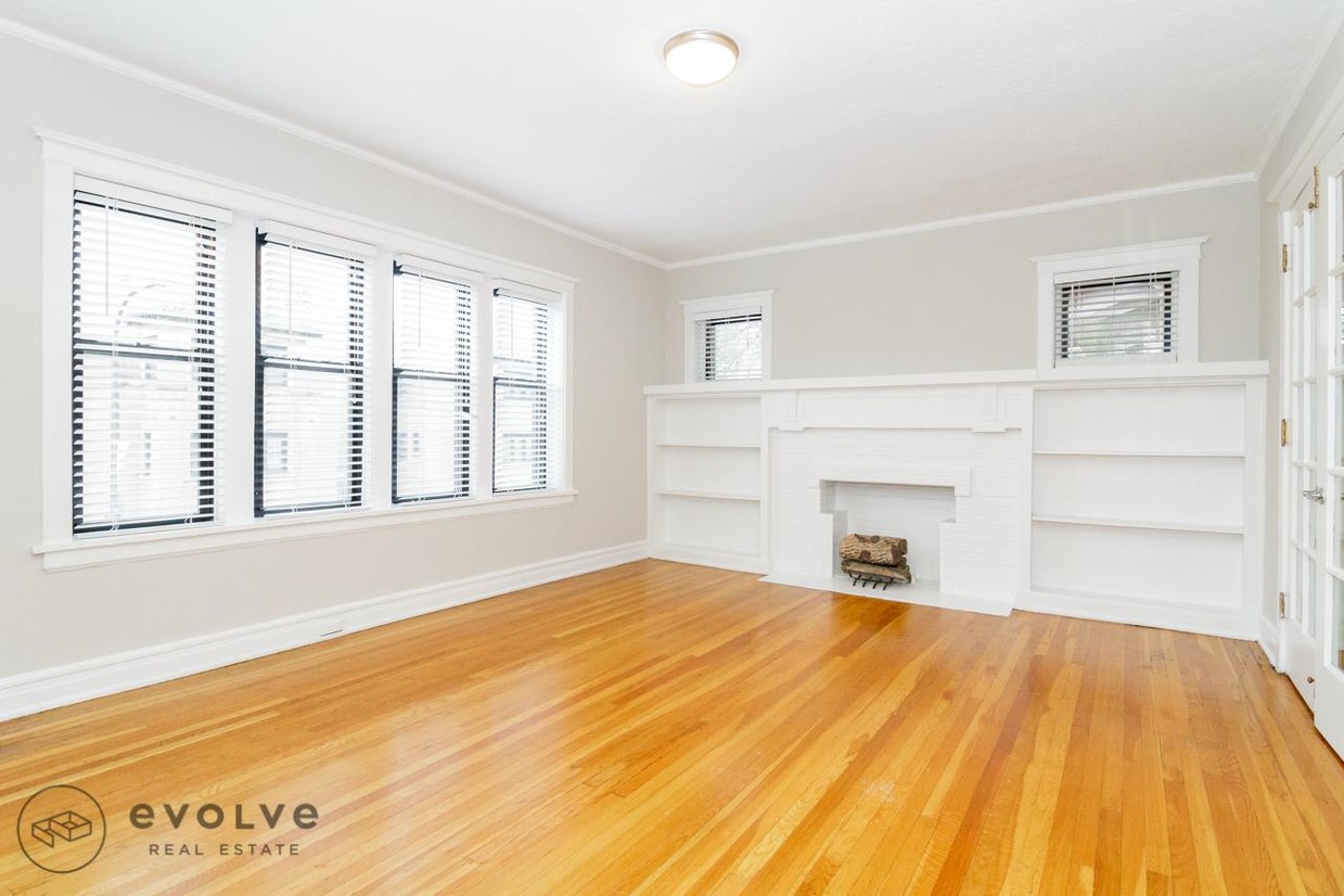 Primary Photo - 755 W Irving Park Rd