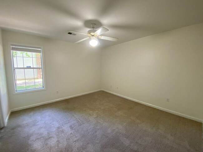 Foto del edificio - 3 Bed 2 Bathroom Home