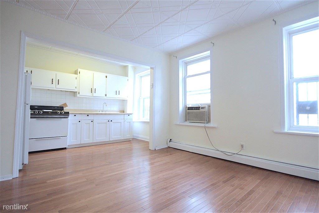 Primary Photo - 225 Court St