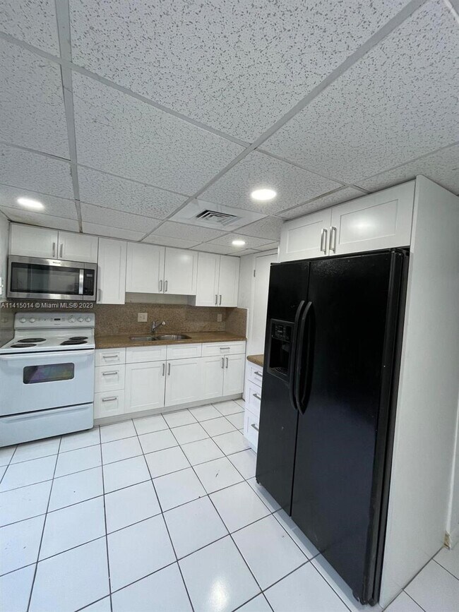 Foto del edificio - 3936 NW 76th Terrace