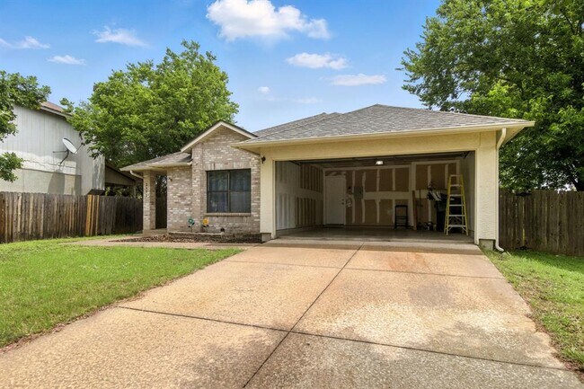 Foto del edificio - 2402 Glen Field Dr