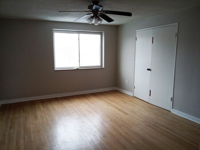 Bedroom - 5147 Butler St