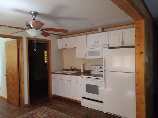 Building Photo - Cozy Cottage on Lake Van Auken in Bangor