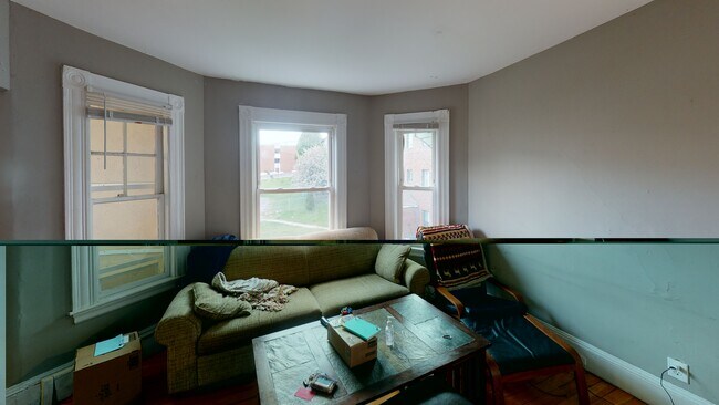 Foto del edificio - 96 Chestnut Hill Ave
