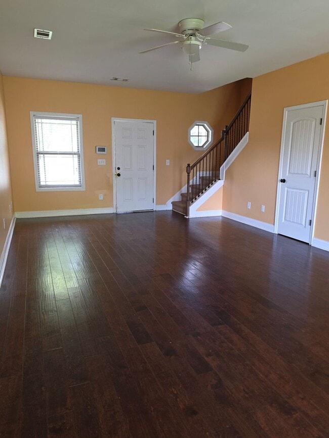 Building Photo - Beautiful Oasis in Columbus