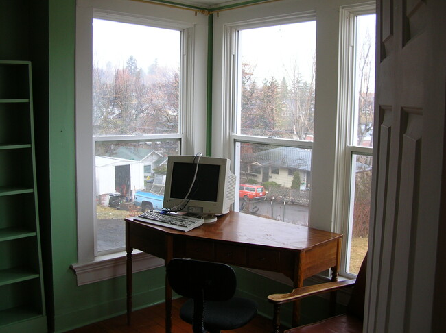 Bay window - 220 SE Pioneer St
