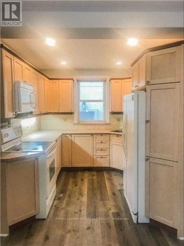 Building Photo - 318 Woodmount Ave