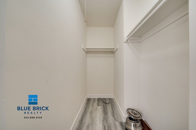 Foto del edificio - 15938 Vanowen St