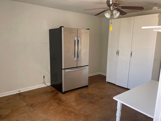 Building Photo - This 4 bedroom 2 bath is ready for immedia...