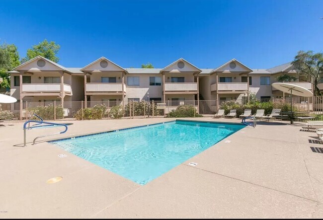 Community pool and hot tub - 616 S Hardy Dr