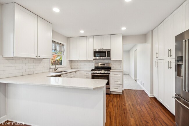Building Photo - 313 Appleton Dr