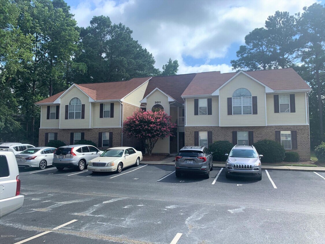 3011 Mulberry Ln Unit F, Greenville, NC 27858 Condo for Rent in