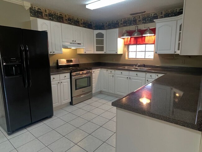 Building Photo - 3B/2B Home Available in Westlake