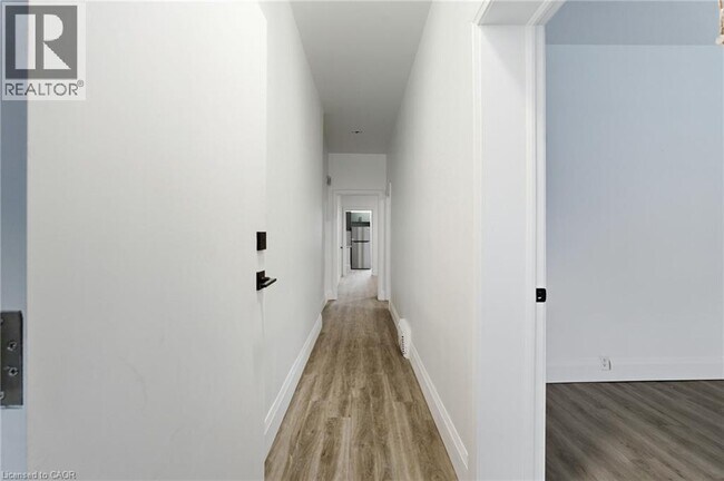 Photo du bâtiment - 202 Victoria Ave N