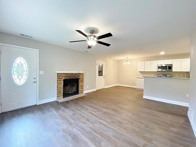 Building Photo - 538 Canary Ln