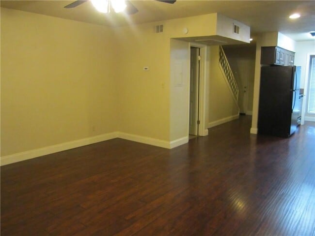 Building Photo - 2729 Hurstview Dr