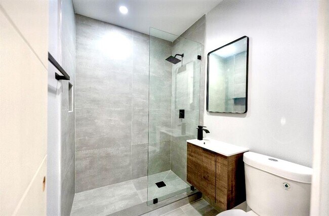 Foto del edificio - 1615 NE 9th St