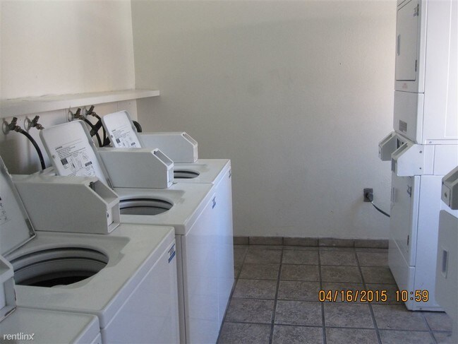 Foto del edificio - 13200 Doty Ave