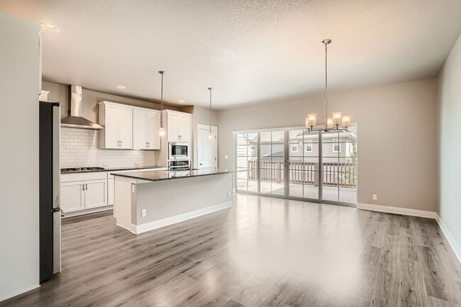 Foto del edificio - Beautiful Townhome in Bluff Lake Neighborh...