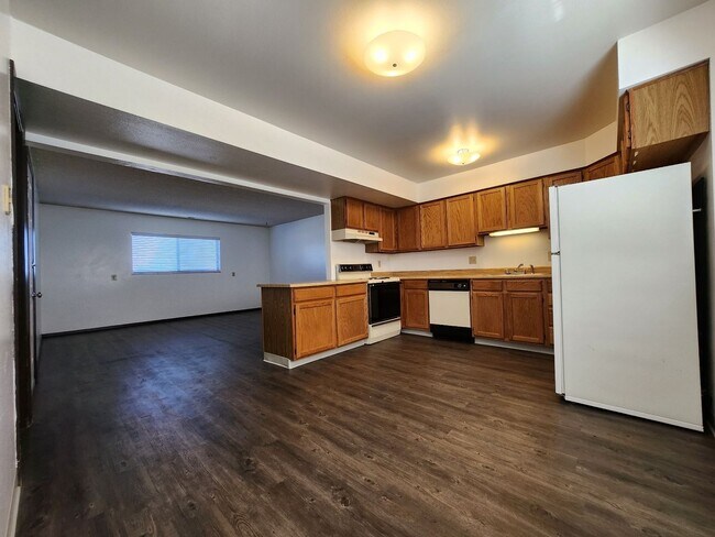 Building Photo - 2103 Chautard Dr