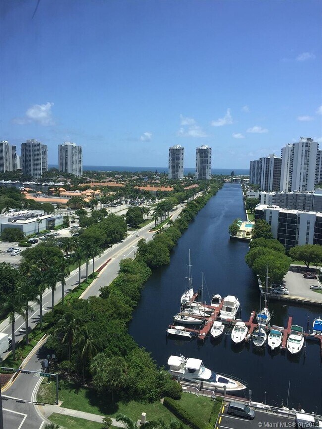 Building Photo - 3375 N Country Club Dr