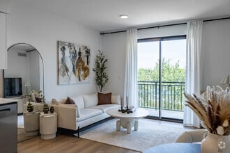 A1 1BR, 1BA - 670SF - Living Room - Aventura Quattro