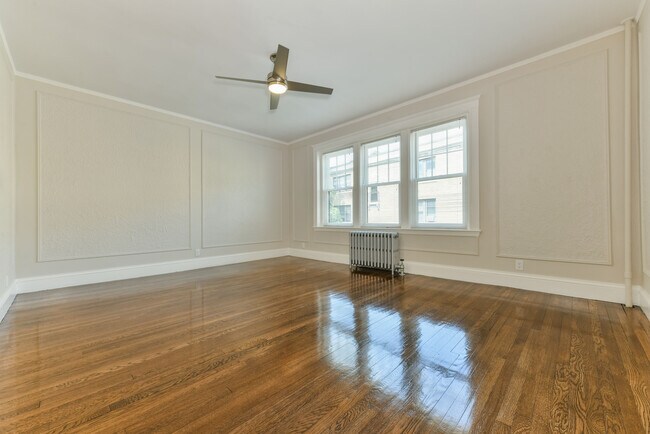 Living Room - 411 Washington St