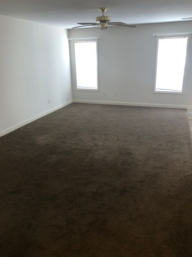 Building Photo - 3 Bed 2 Bath Brick Single Family Home