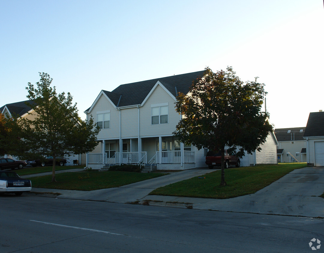 Primary Photo - Clark Place Apartments