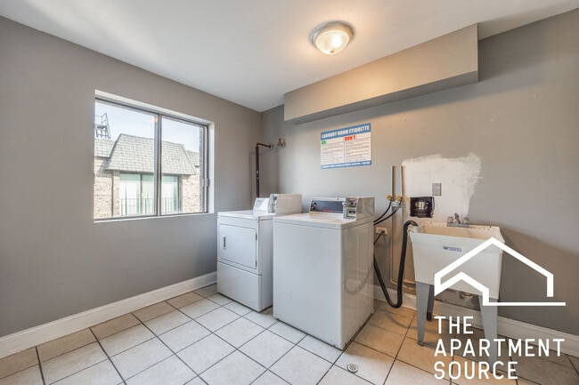 Foto del edificio - 2300 N Harlem Ave