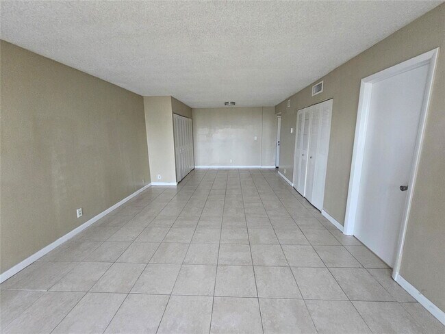 Foto del edificio - 4222 Inverrary Blvd