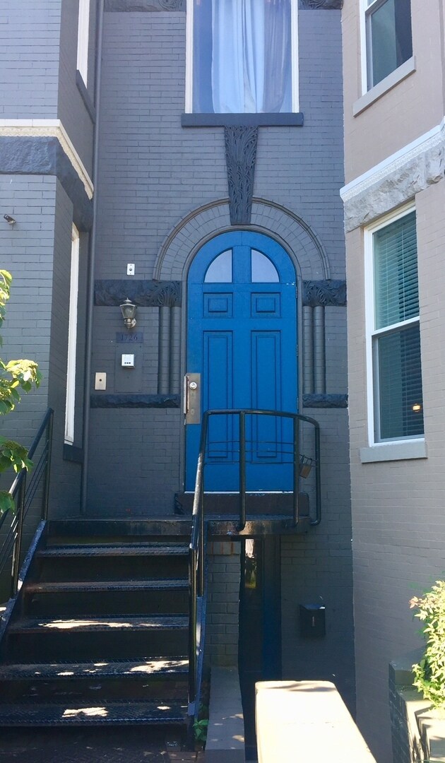 Foto del edificio - LARGE 2 Bed 2 Bath Condo on the Second Lev...