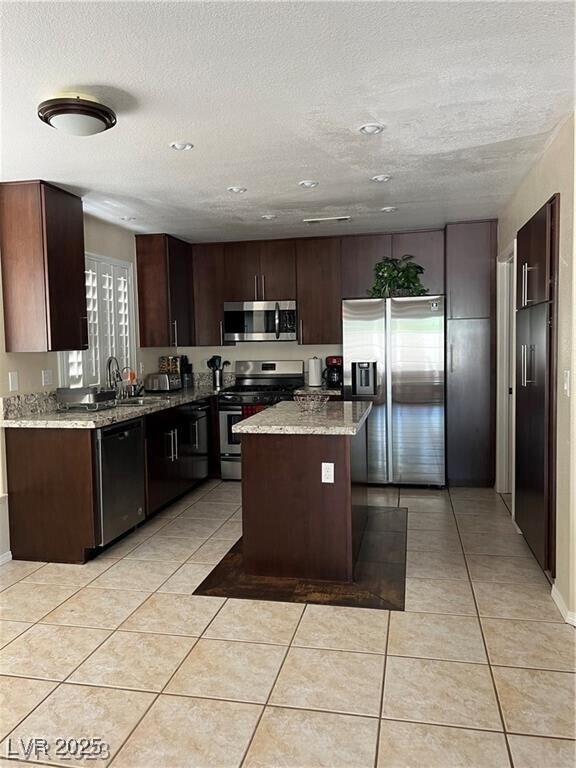 Foto del edificio - 6996 Wine River Dr