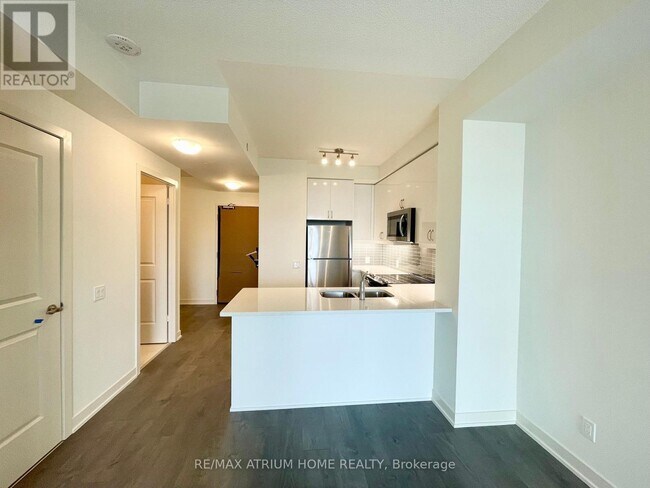 Photo du bâtiment - 4955-4955 Yonge St