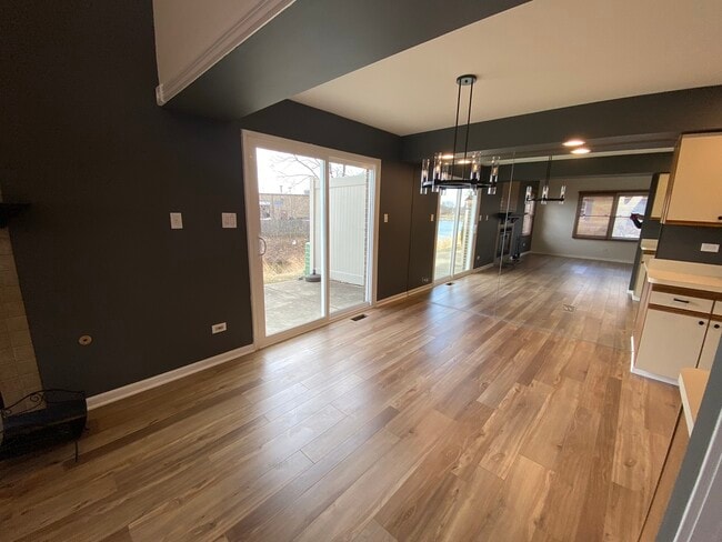 Building Photo - 15747 Chesterfield Ln