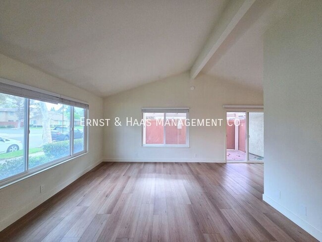 Foto del edificio - 12512 Cuesta Dr