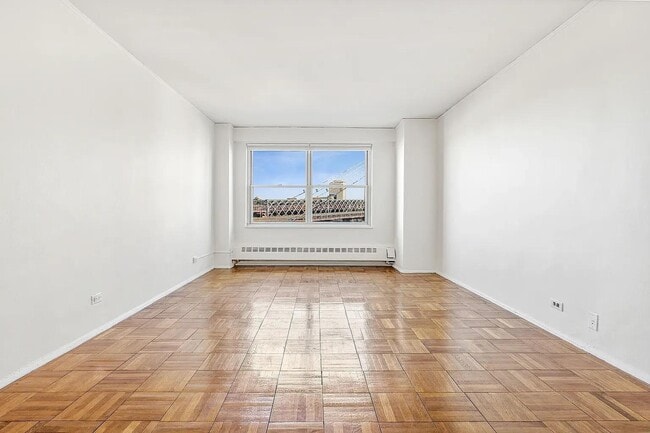 Photo - 570 Grand St Apartment