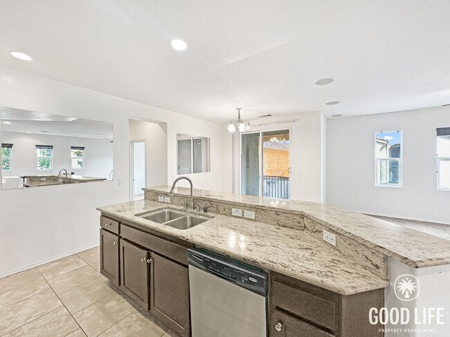 Foto del edificio - Welcoming 2B/2BA Condo with Balcony, In-Unit Laundry and Pool Access.