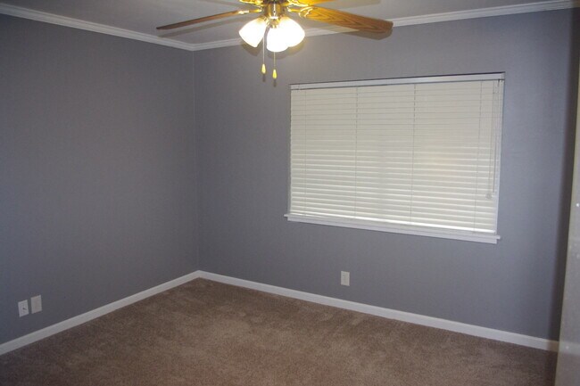 Building Photo - 220 Doucet Rd