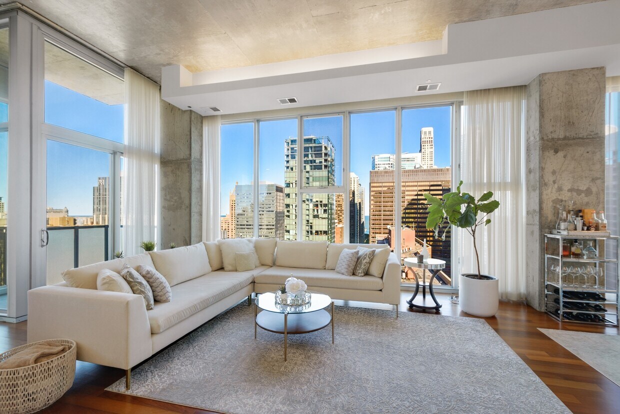 Foto principal - 550 N Saint Clair St